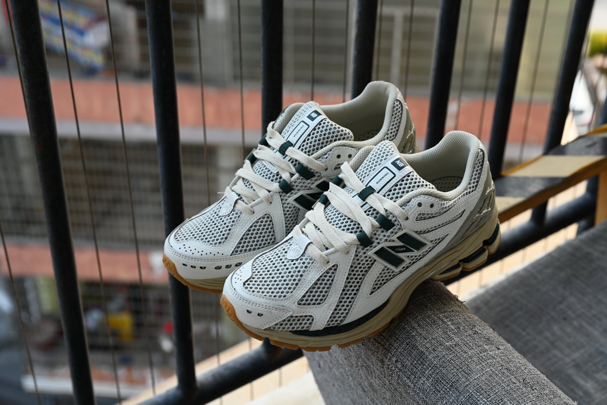 New Balance 1906R 'White Green' M1906RQ - Premium Athletic Sneakers New Balance 1906R 'White Green' M1906RQ - Premium Athletic Sneakers