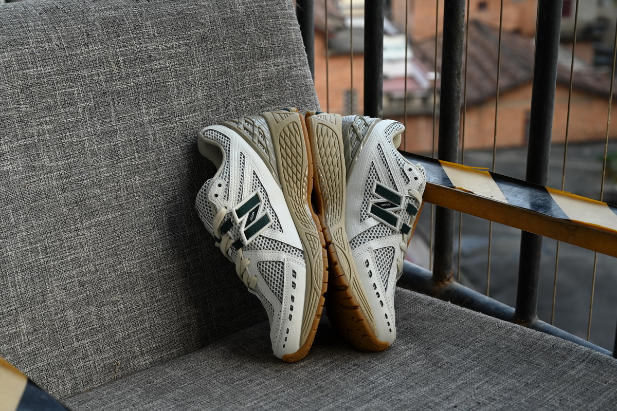 New Balance 1906R 'White Green' M1906RQ - Premium Athletic Sneakers New Balance 1906R 'White Green' M1906RQ - Premium Athletic Sneakers