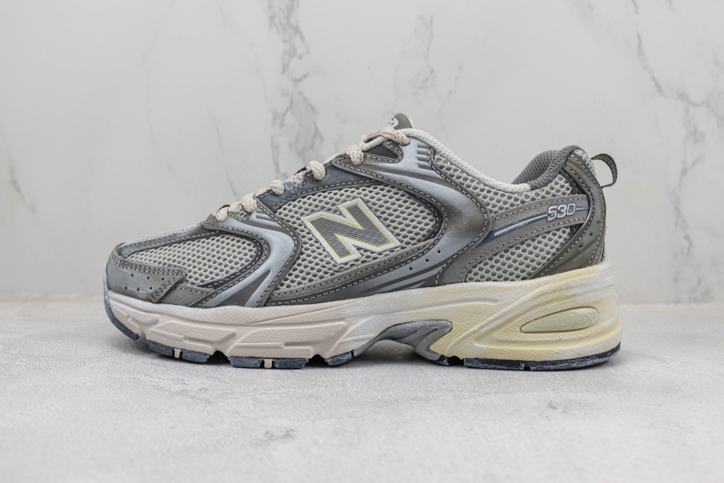 New Balance 530 MR530TG Trainers: Premium Style and Comfort
