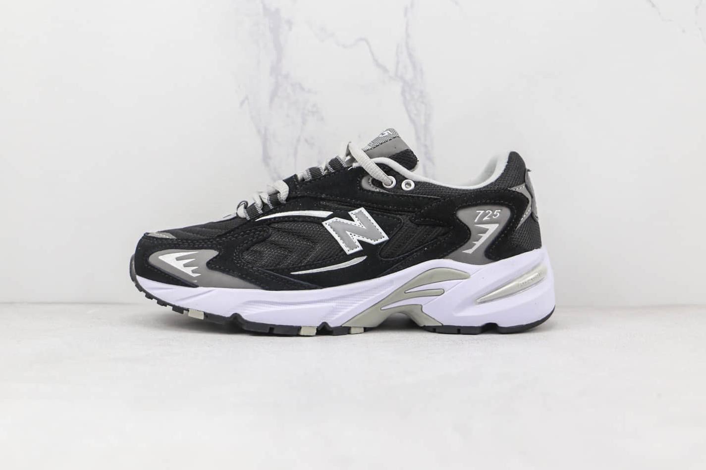 New Balance 725 'Black Metallic Silver' - Stylish and Sleek Sneakers